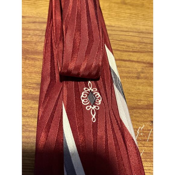 Vintage Necktie Regal Cravat Schneider’s Mens Store Embroidered Red Striped Tie - Picture 9 of 12
